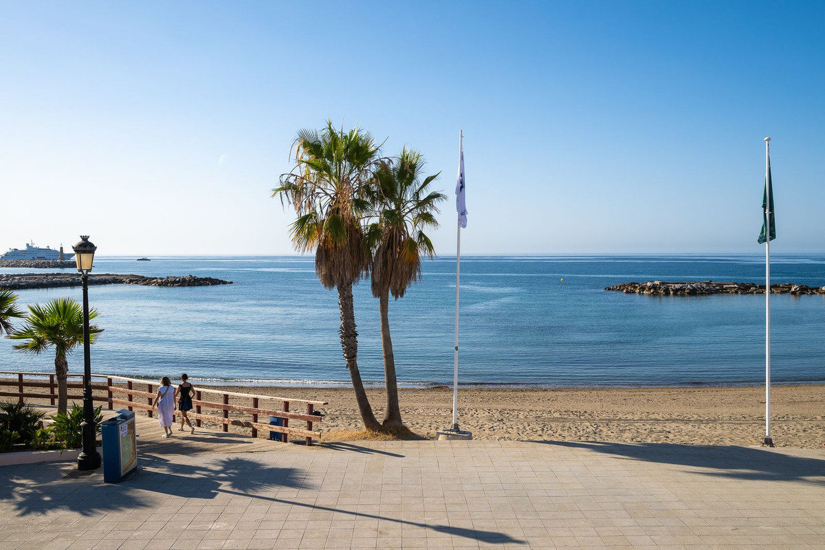 2 Bed Apartment for sale in Puerto Banús Costa Del Sol, Málaga, Spain