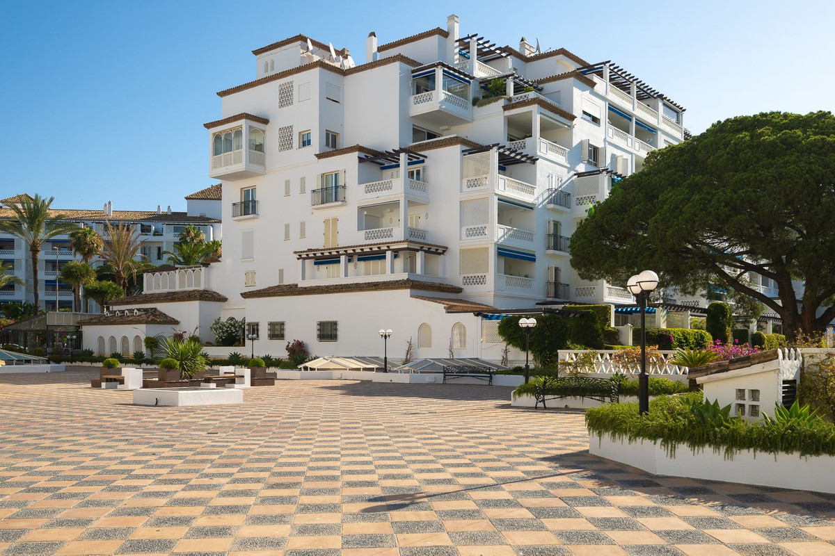 2 Bed Apartment for sale in Puerto Banús Costa Del Sol, Málaga, Spain