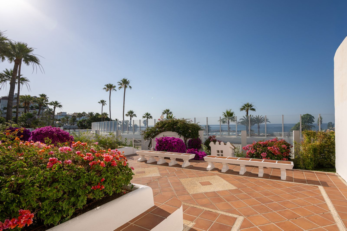 2 Bed Apartment for sale in Puerto Banús Costa Del Sol, Málaga, Spain