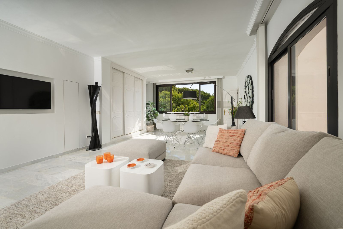 2 Bed Apartment for sale in Puerto Banús Costa Del Sol, Málaga, Spain