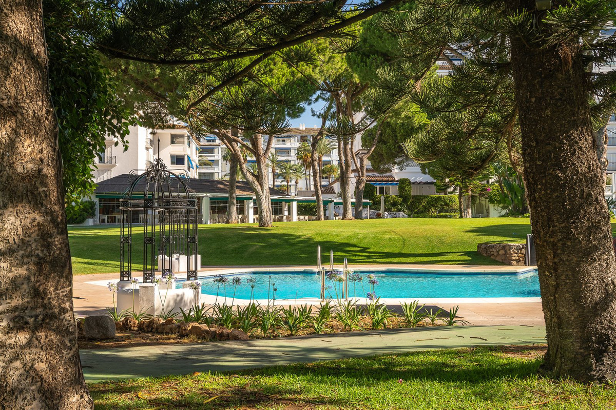 2 Bed Apartment for sale in Puerto Banús Costa Del Sol, Málaga, Spain