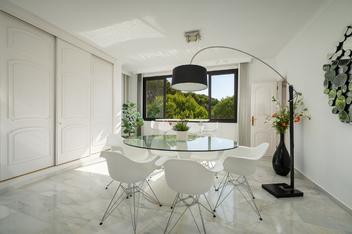 2 Bed Apartment for sale in Puerto Banús Costa Del Sol, Málaga, Spain