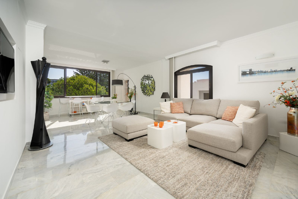 2 Bed Apartment for sale in Puerto Banús Costa Del Sol, Málaga, Spain