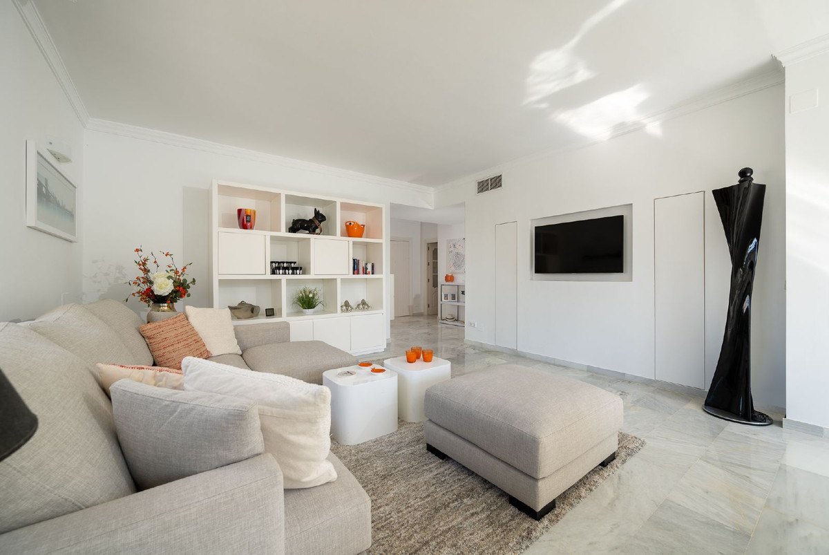 2 Bed Apartment for sale in Puerto Banús Costa Del Sol, Málaga, Spain