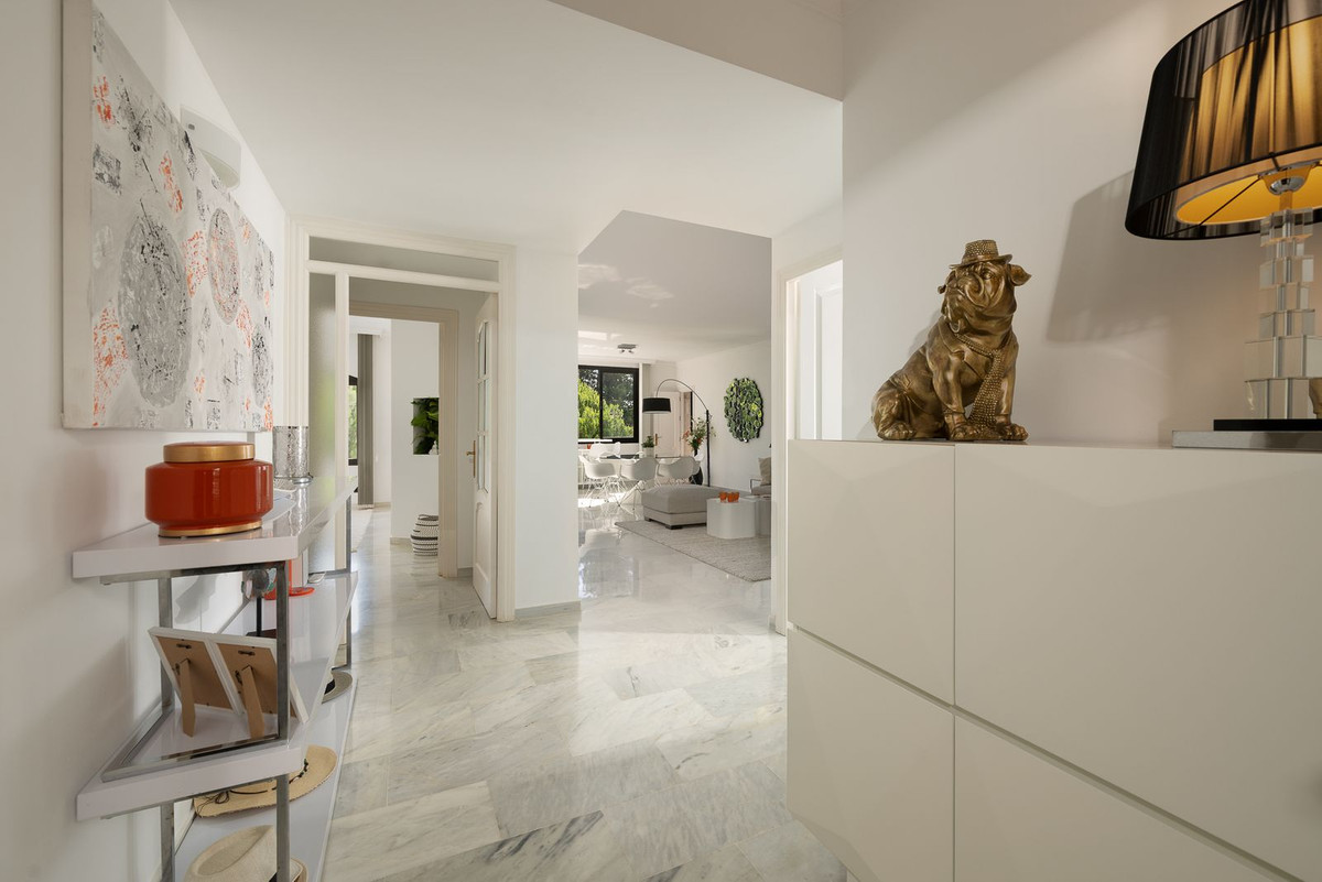 2 Bed Apartment for sale in Puerto Banús Costa Del Sol, Málaga, Spain