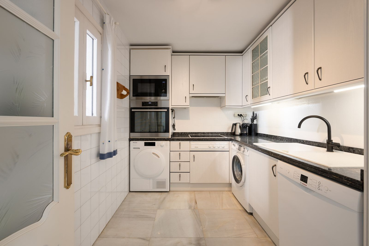 2 Bed Apartment for sale in Puerto Banús Costa Del Sol, Málaga, Spain