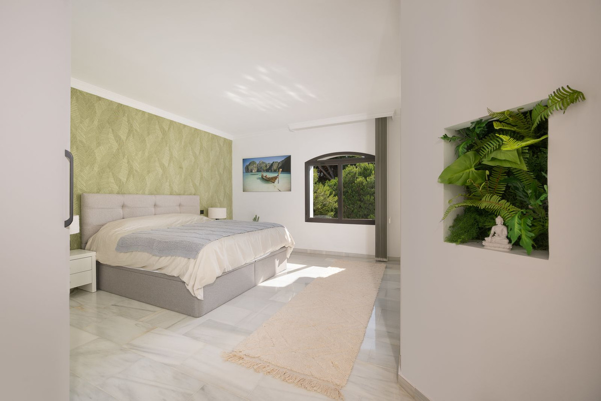 2 Bed Apartment for sale in Puerto Banús Costa Del Sol, Málaga, Spain