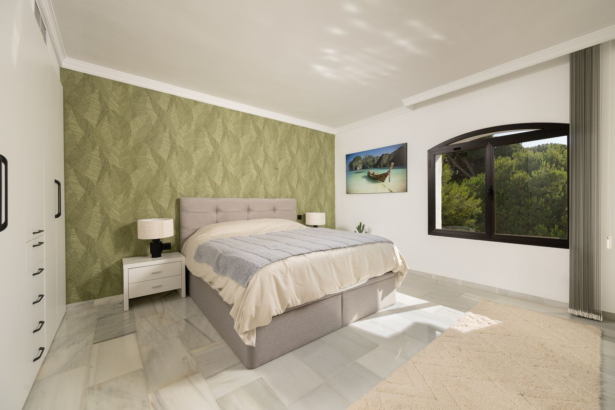 2 Bed Apartment for sale in Puerto Banús Costa Del Sol, Málaga, Spain