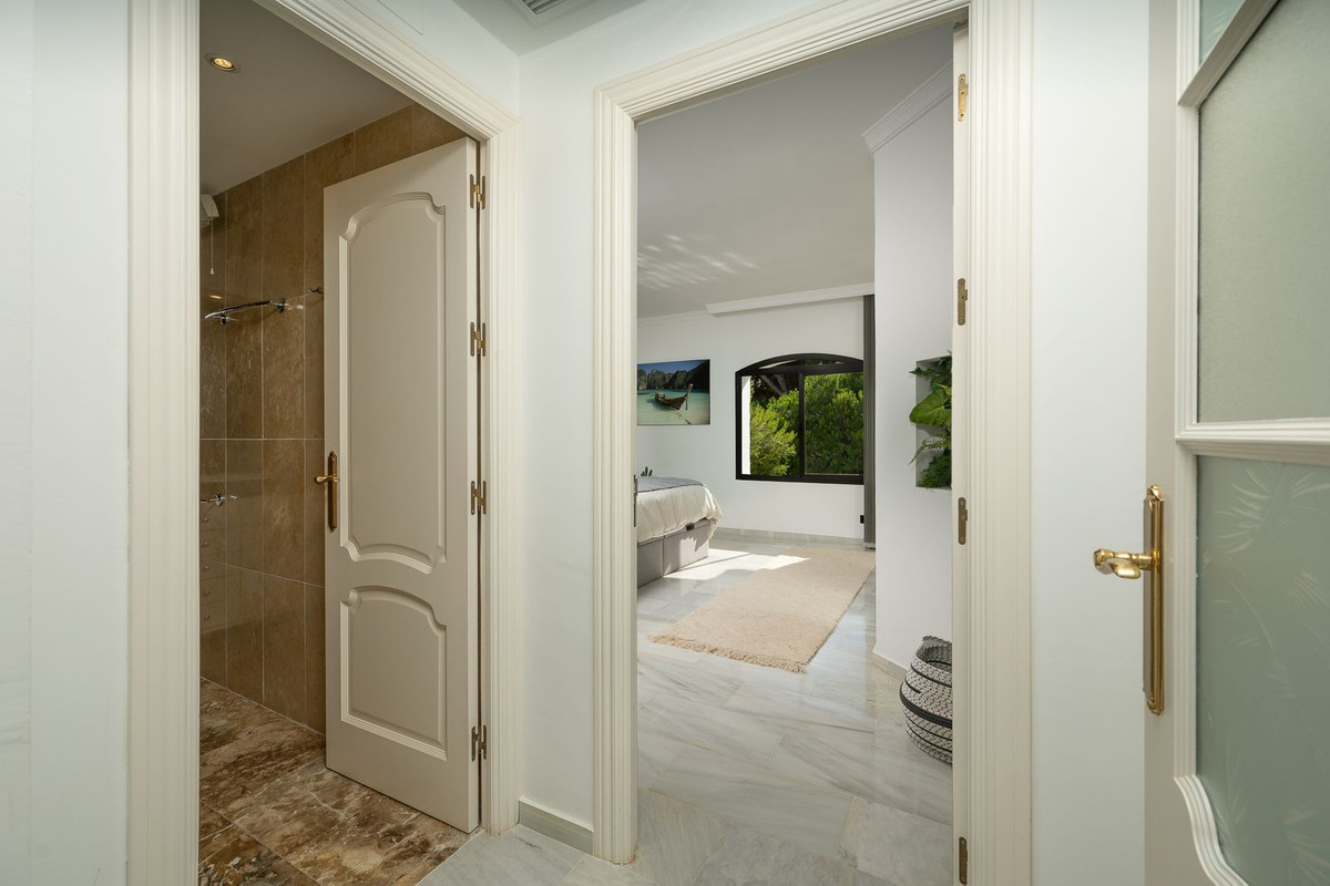 2 Bed Apartment for sale in Puerto Banús Costa Del Sol, Málaga, Spain