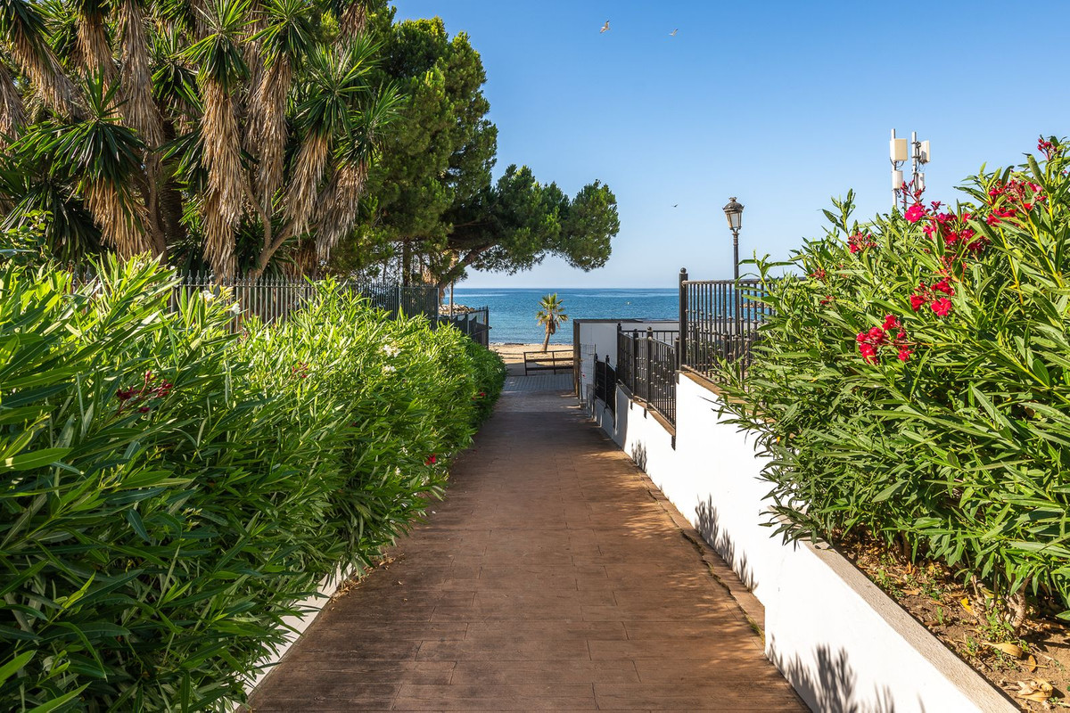 2 Bed Apartment for sale in Puerto Banús Costa Del Sol, Málaga, Spain