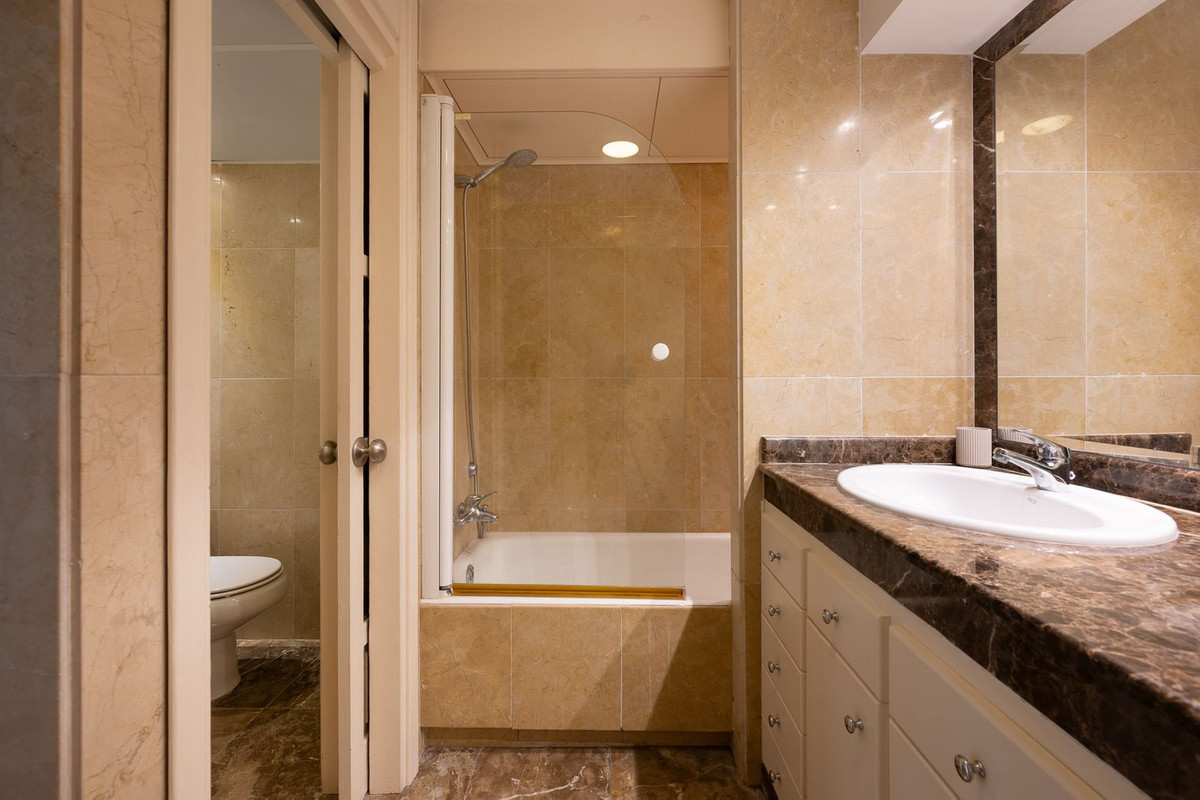 2 Bed Apartment for sale in Puerto Banús Costa Del Sol, Málaga, Spain
