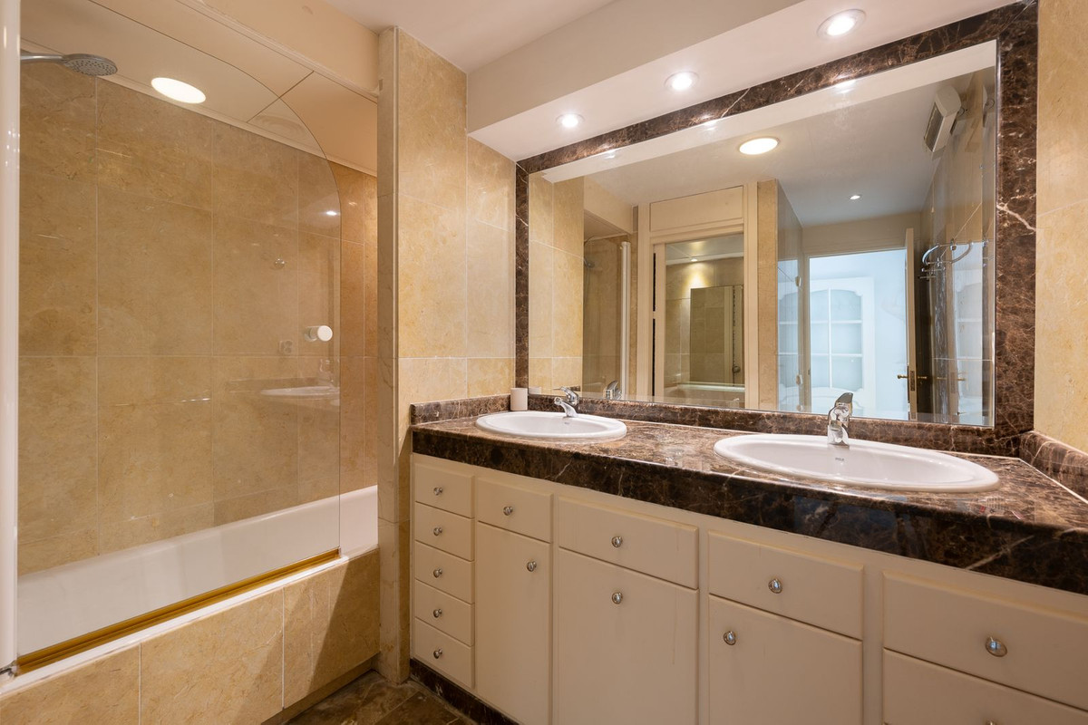 2 Bed Apartment for sale in Puerto Banús Costa Del Sol, Málaga, Spain