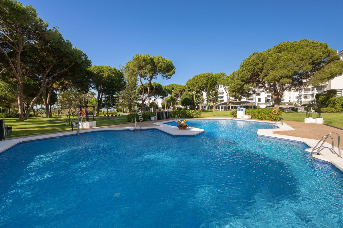 2 Bed Apartment for sale in Puerto Banús Costa Del Sol, Málaga, Spain