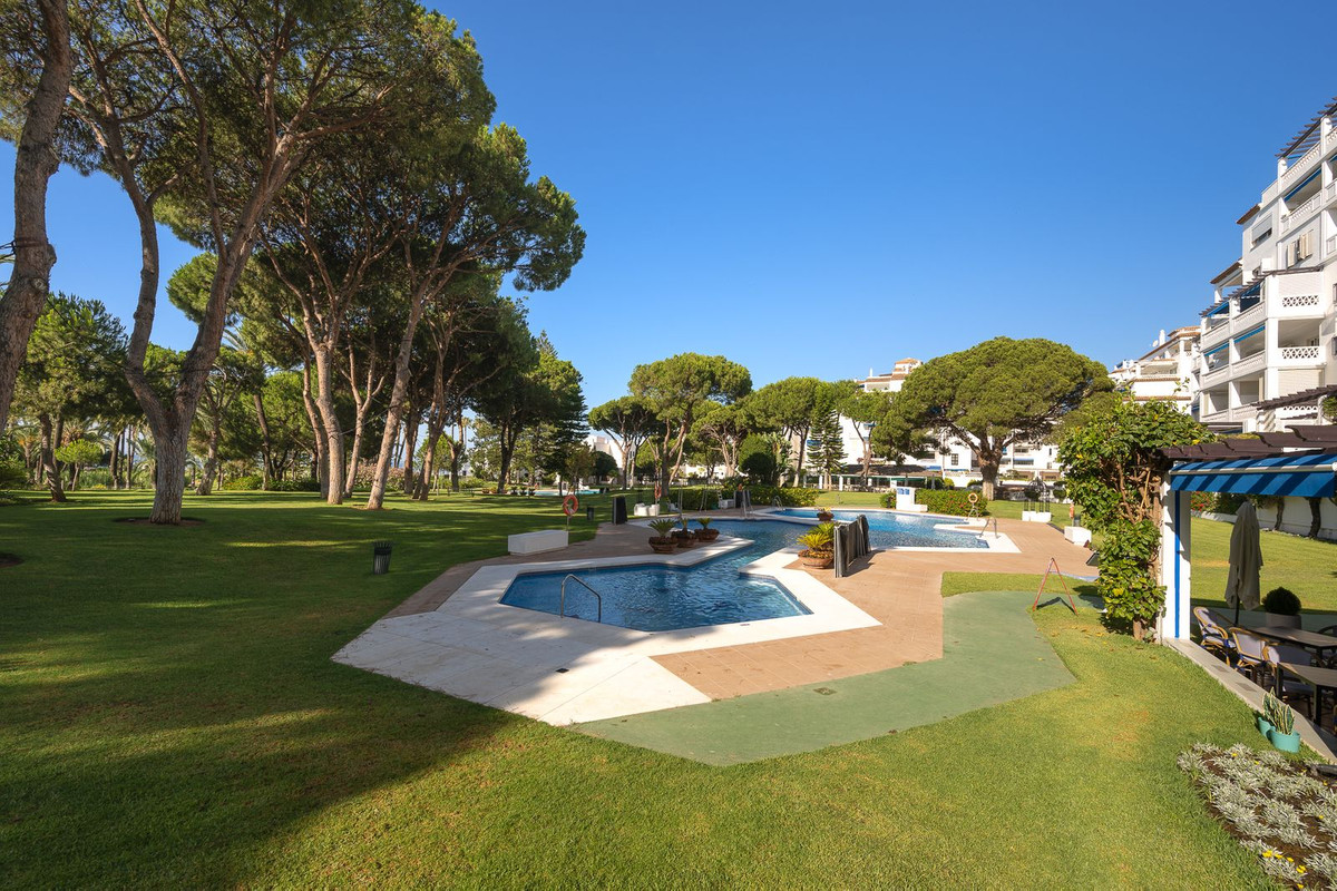 2 Bed Apartment for sale in Puerto Banús Costa Del Sol, Málaga, Spain