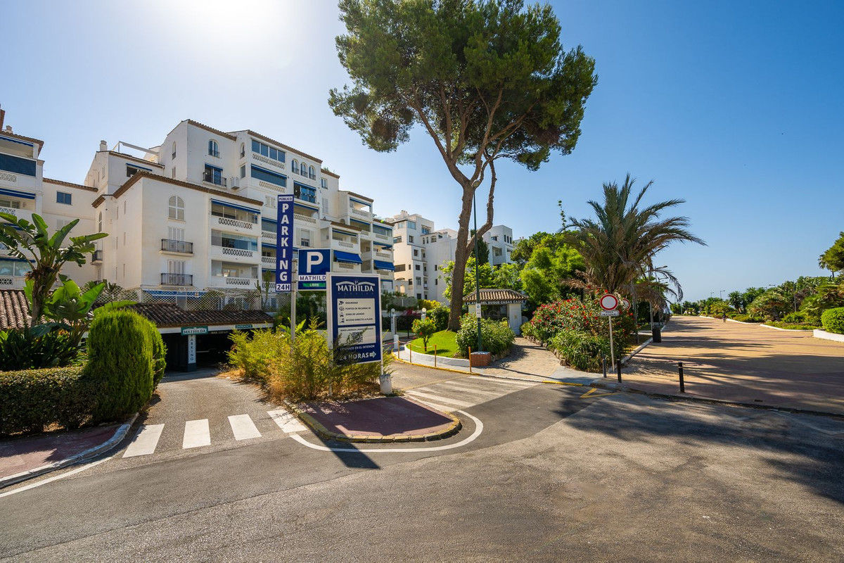 2 Bed Apartment for sale in Puerto Banús Costa Del Sol, Málaga, Spain