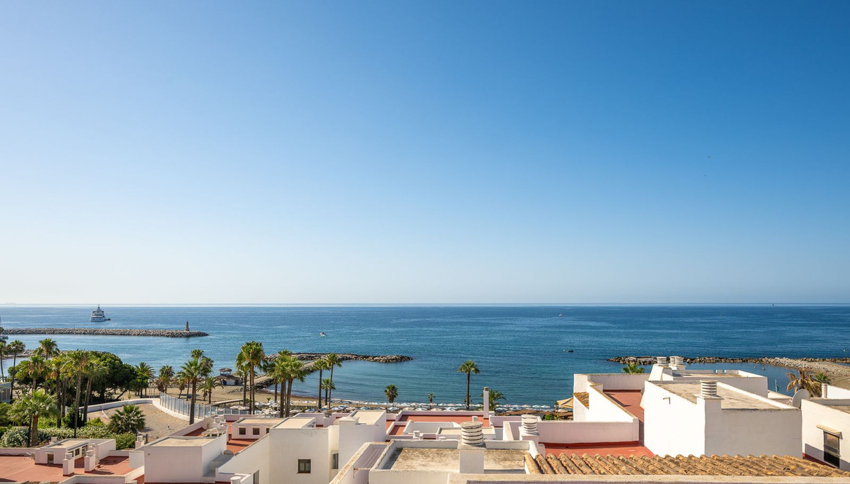 2 Bed Apartment for sale in Puerto Banús Costa Del Sol, Málaga, Spain