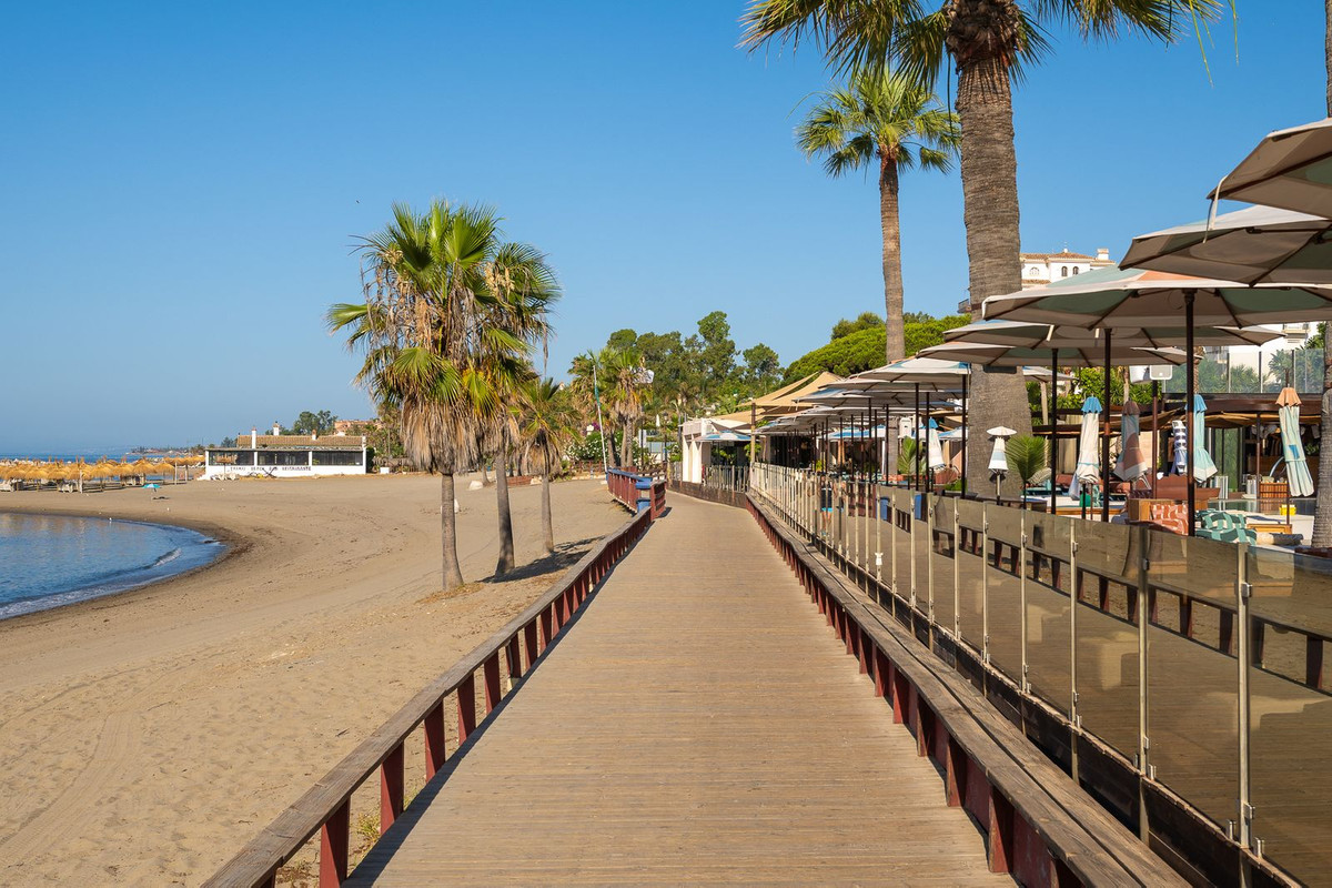 2 Bed Apartment for sale in Puerto Banús Costa Del Sol, Málaga, Spain