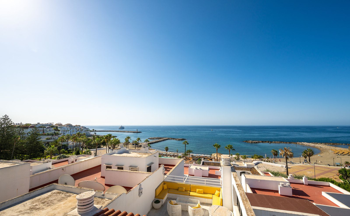 2 Bed Apartment for sale in Puerto Banús Costa Del Sol, Málaga, Spain