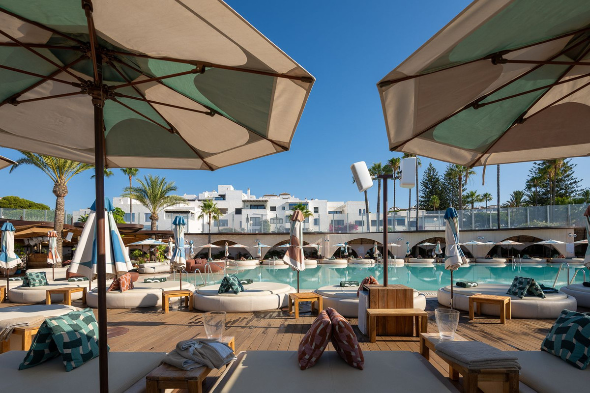 2 Bed Apartment for sale in Puerto Banús Costa Del Sol, Málaga, Spain