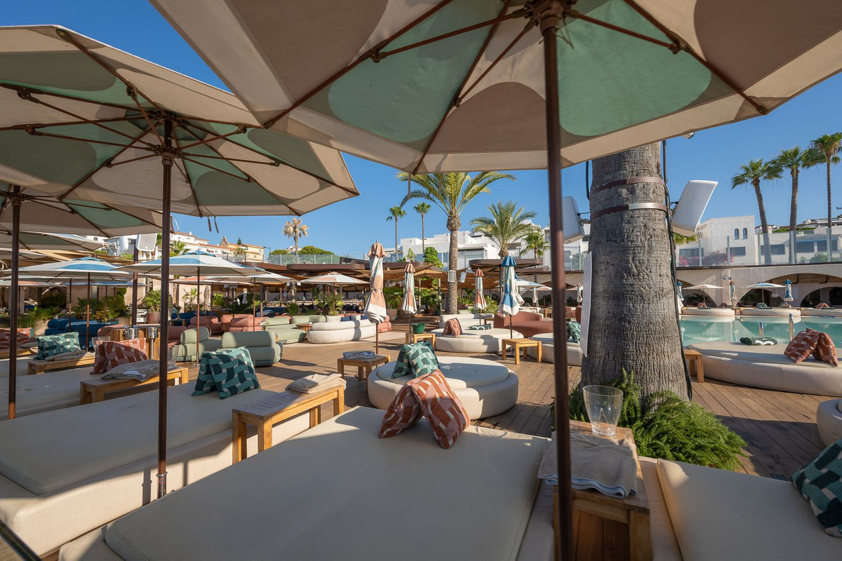 2 Bed Apartment for sale in Puerto Banús Costa Del Sol, Málaga, Spain