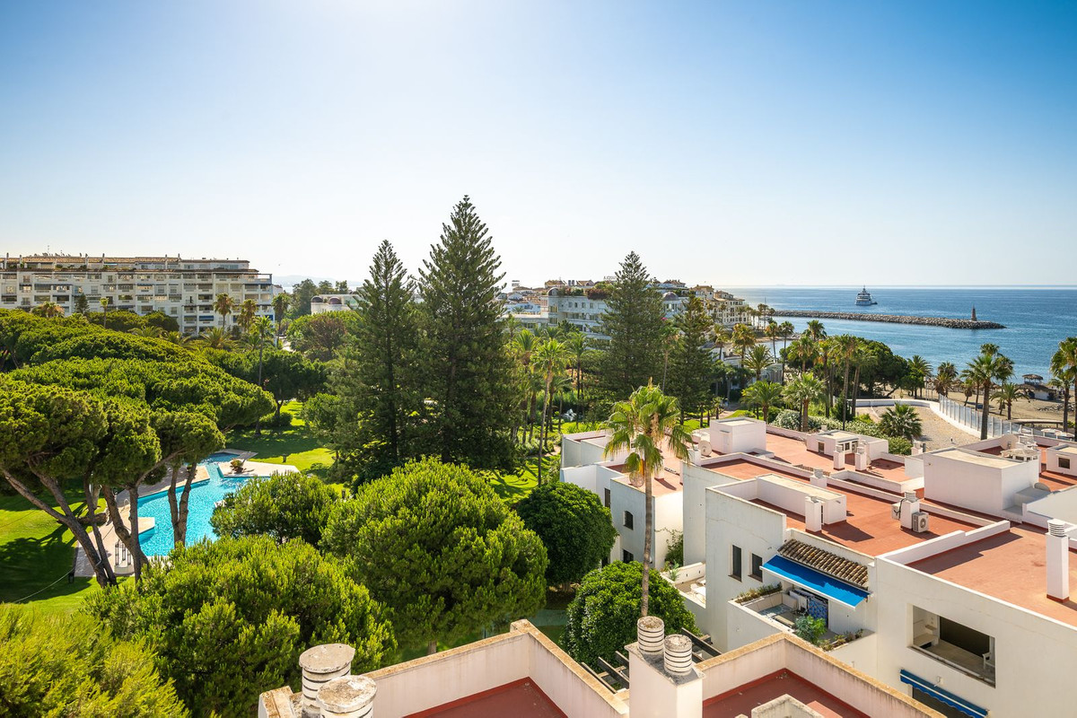 2 Bed Apartment for sale in Puerto Banús Costa Del Sol, Málaga, Spain
