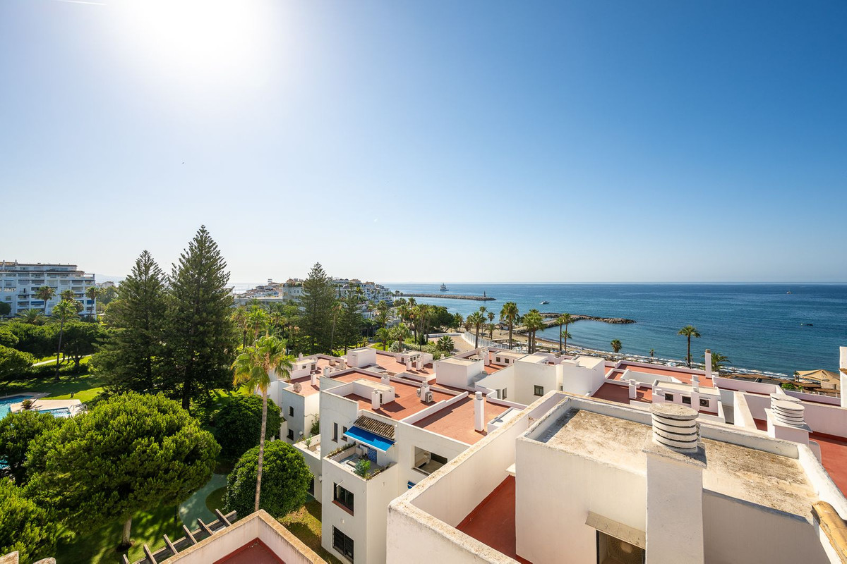 2 Bed Apartment for sale in Puerto Banús Costa Del Sol, Málaga, Spain