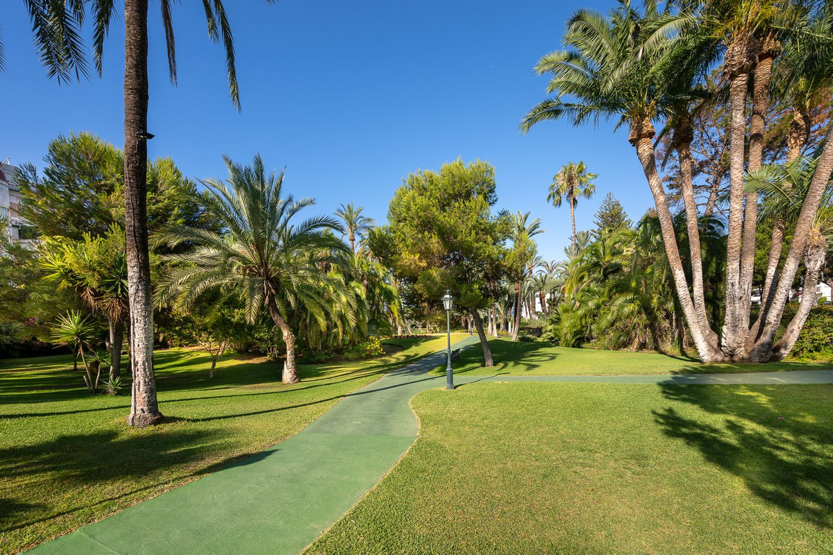 2 Bed Apartment for sale in Puerto Banús Costa Del Sol, Málaga, Spain