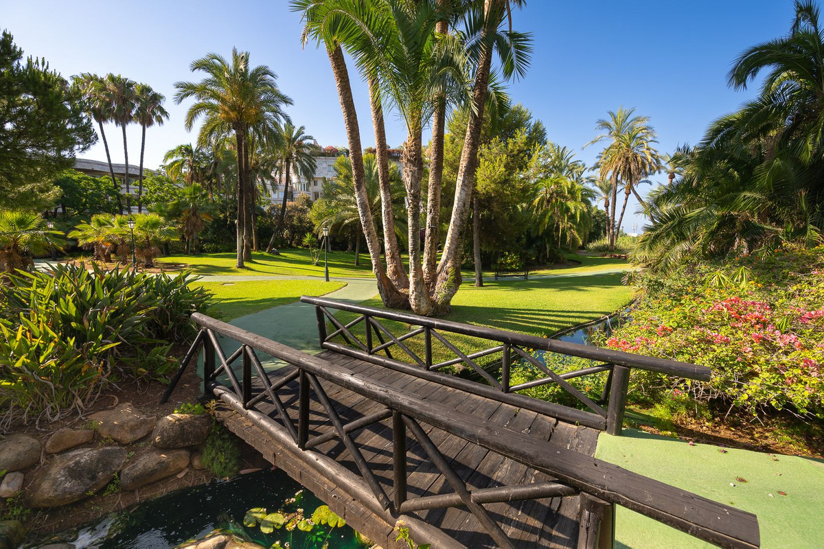 2 Bed Apartment for sale in Puerto Banús Costa Del Sol, Málaga, Spain