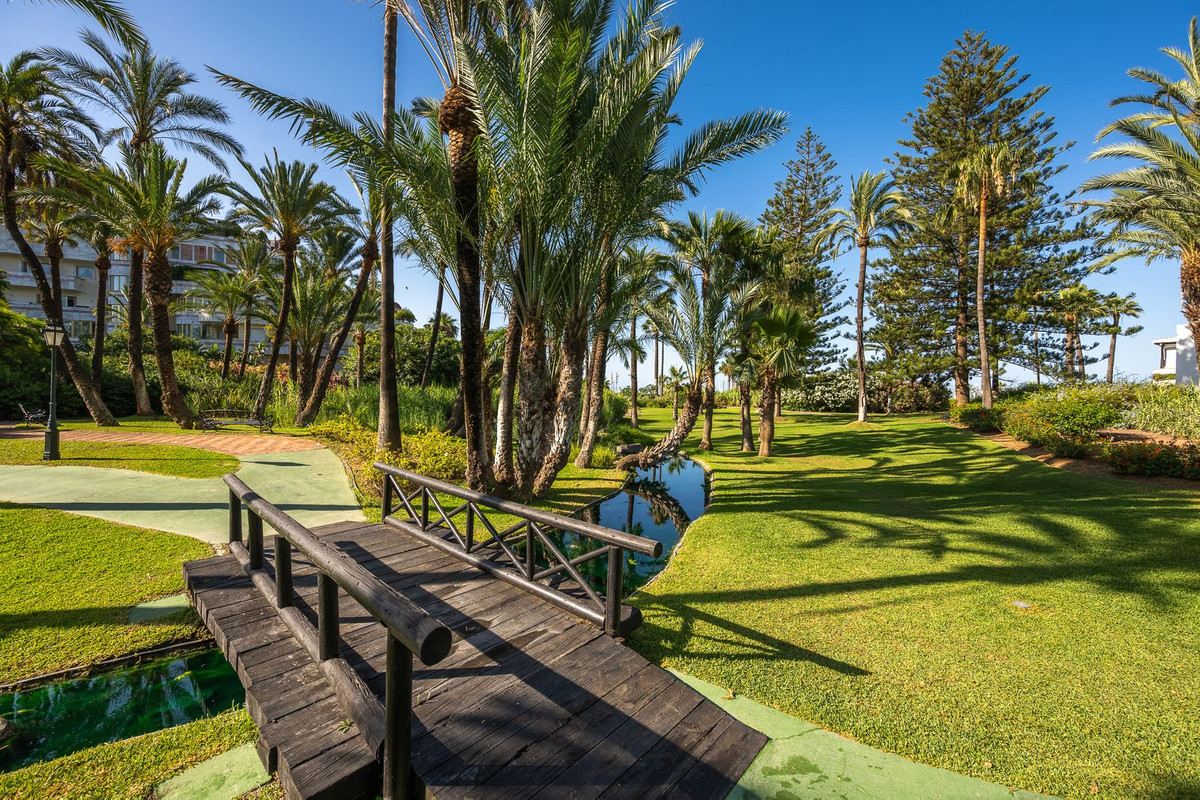 2 Bed Apartment for sale in Puerto Banús Costa Del Sol, Málaga, Spain
