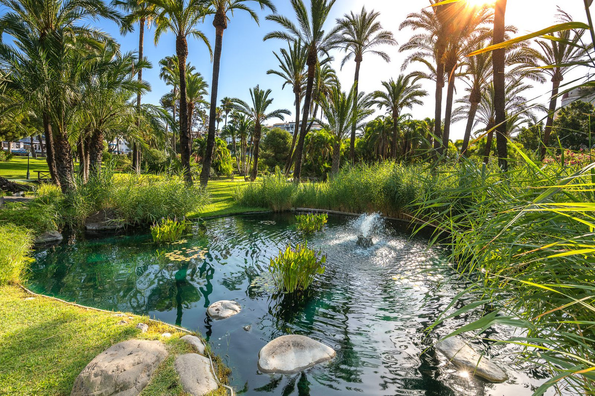 2 Bed Apartment for sale in Puerto Banús Costa Del Sol, Málaga, Spain