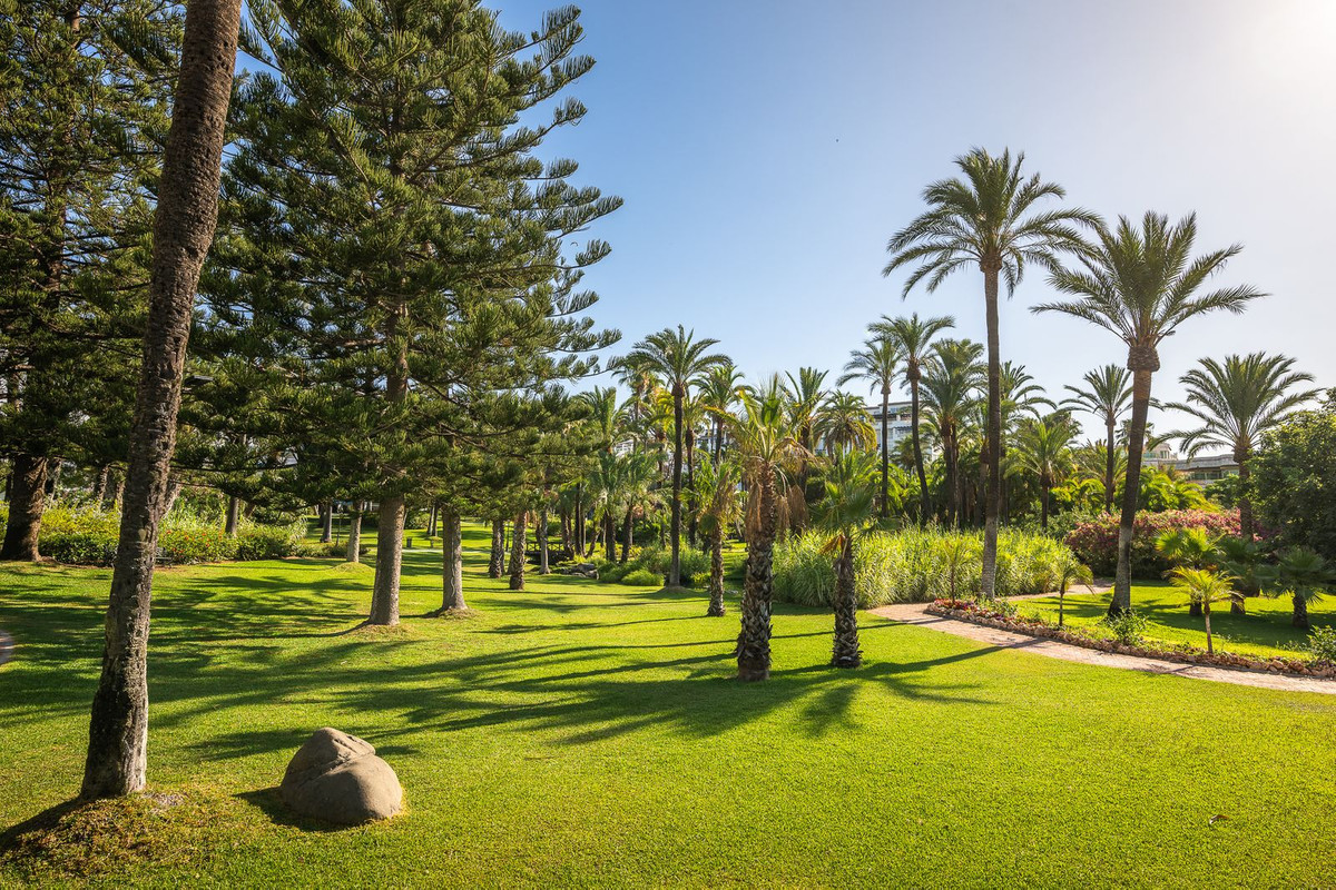 2 Bed Apartment for sale in Puerto Banús Costa Del Sol, Málaga, Spain