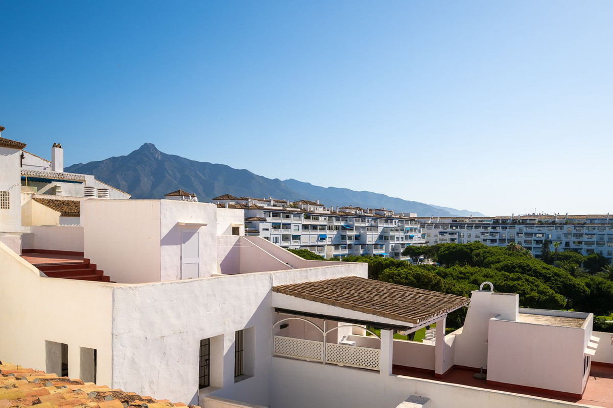 2 Bed Apartment for sale in Puerto Banús Costa Del Sol, Málaga, Spain