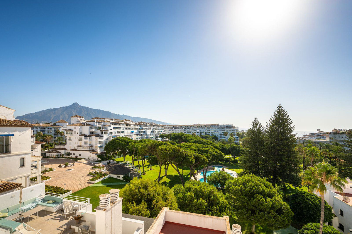 2 Bed Apartment for sale in Puerto Banús Costa Del Sol, Málaga, Spain