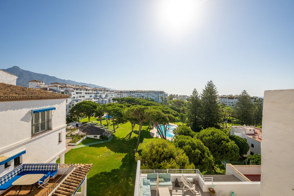2 Bed Apartment for sale in Puerto Banús Costa Del Sol, Málaga, Spain
