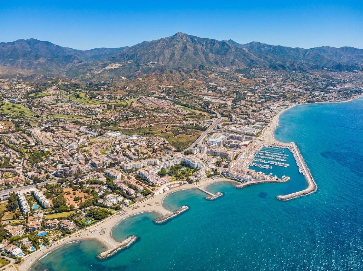 2 Bed Apartment for sale in Puerto Banús Costa Del Sol, Málaga, Spain
