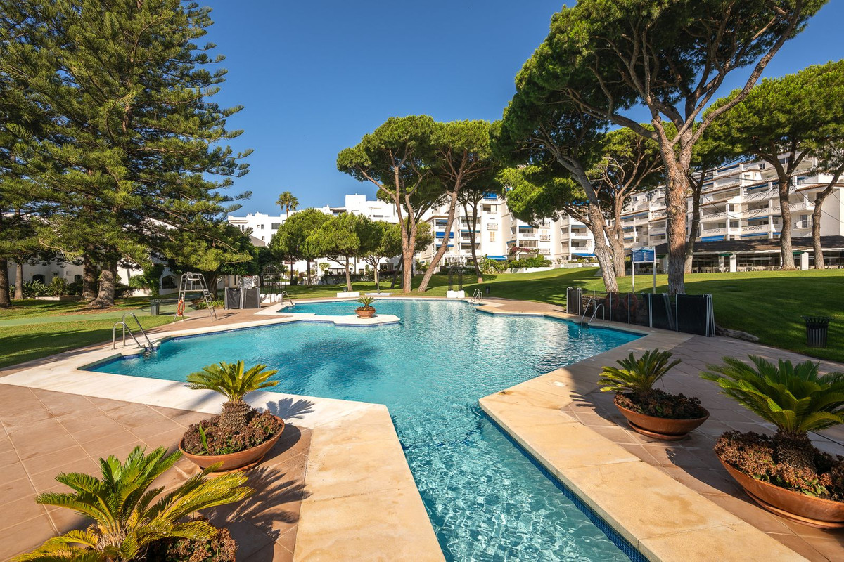 2 Bed Apartment for sale in Puerto Banús Costa Del Sol, Málaga, Spain