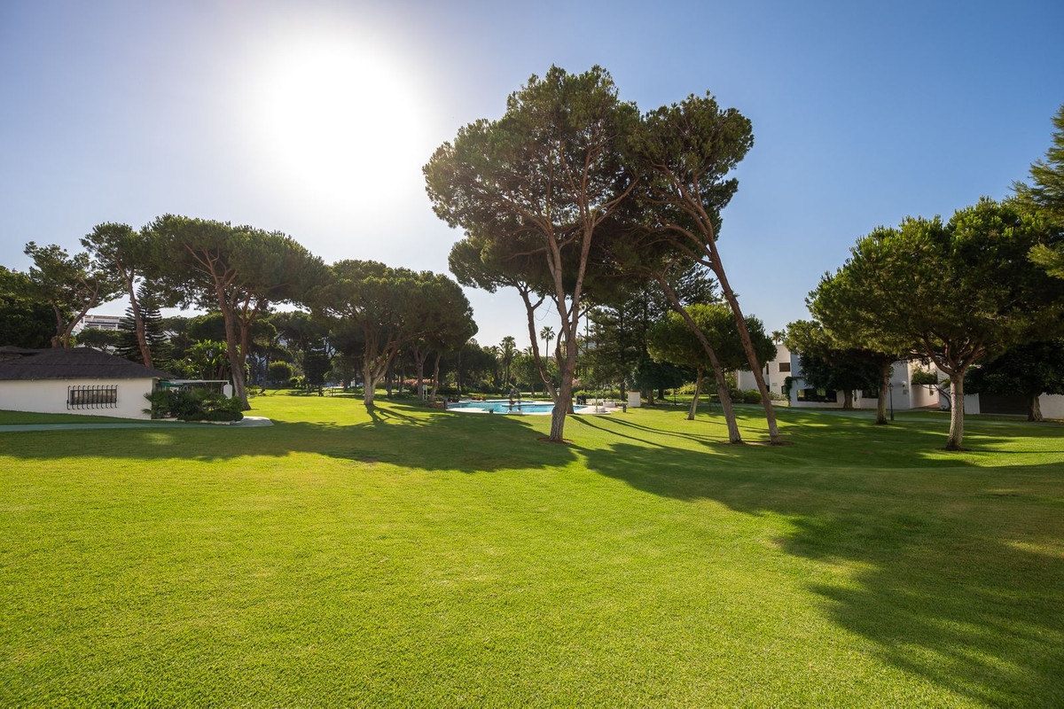 2 Bed Apartment for sale in Puerto Banús Costa Del Sol, Málaga, Spain