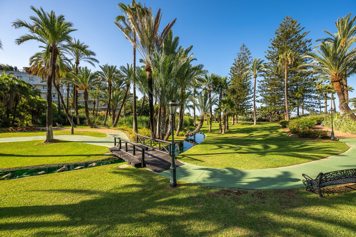2 Bed Apartment for sale in Puerto Banús Costa Del Sol, Málaga, Spain