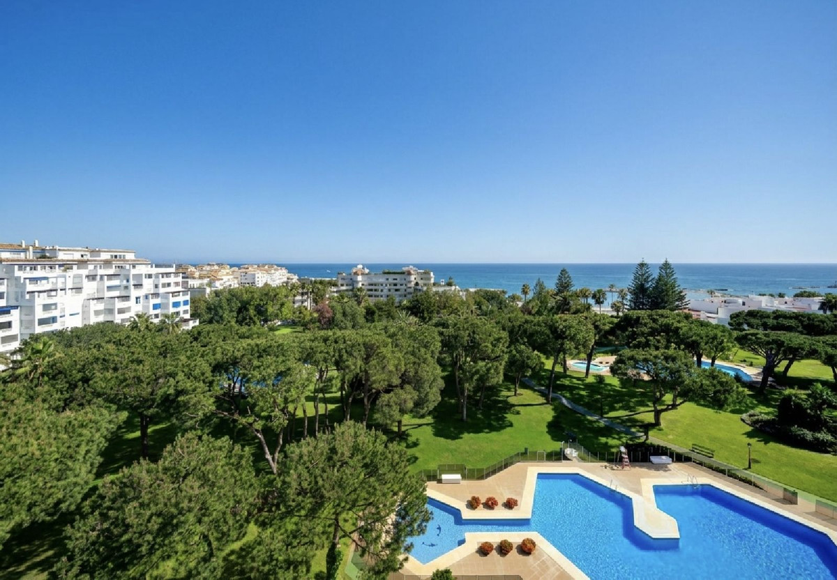 2 Bed Apartment for sale in Puerto Banús Costa Del Sol, Málaga, Spain