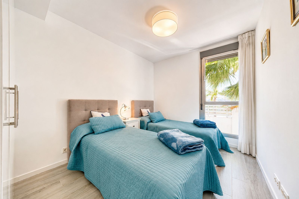 Se vende Apartamento Planta Media de 3 dormitorios en Costa Del Sol, Málaga, España