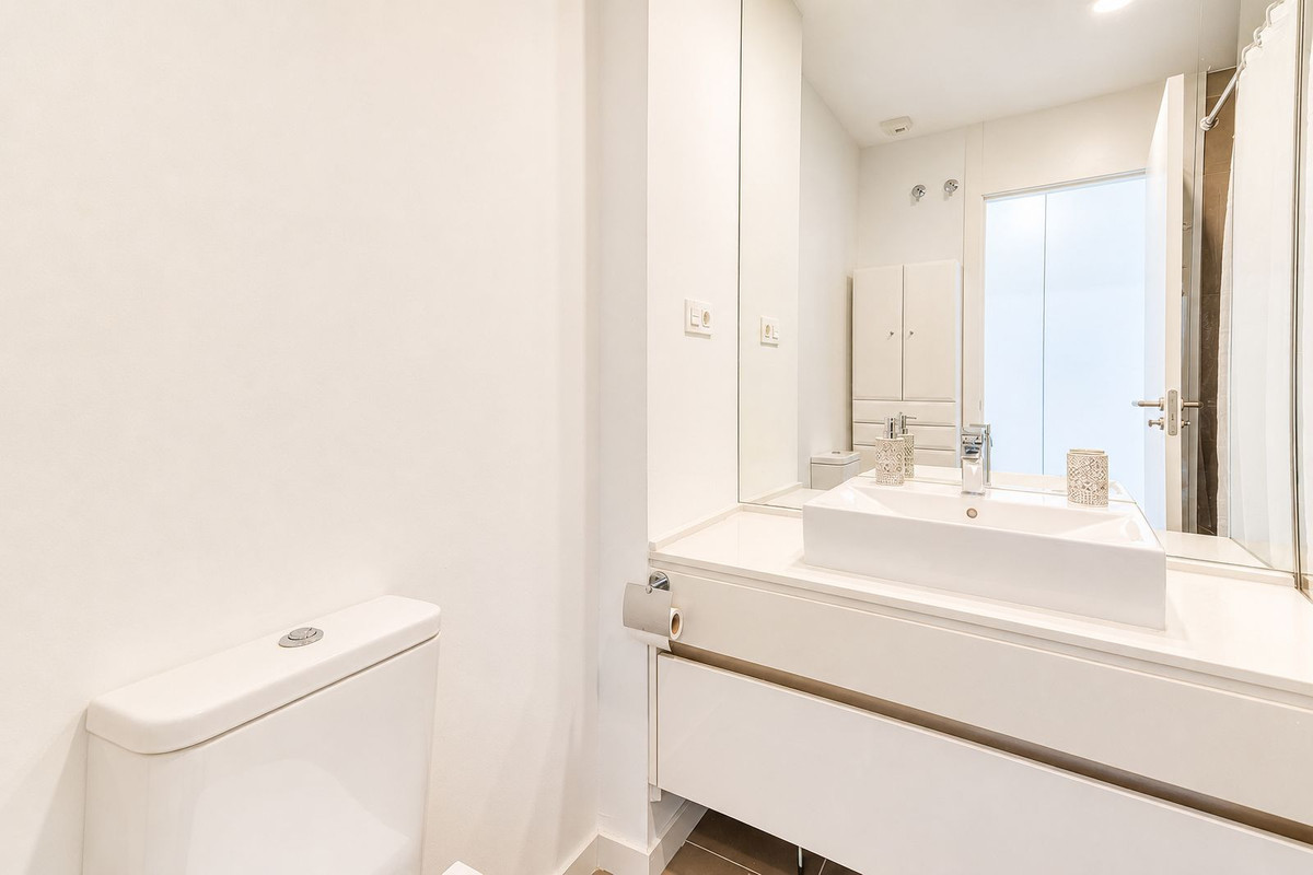 Se vende Apartamento Planta Media de 3 dormitorios en Costa Del Sol, Málaga, España