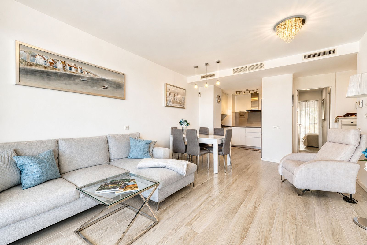 Se vende Apartamento Planta Media de 3 dormitorios en Costa Del Sol, Málaga, España