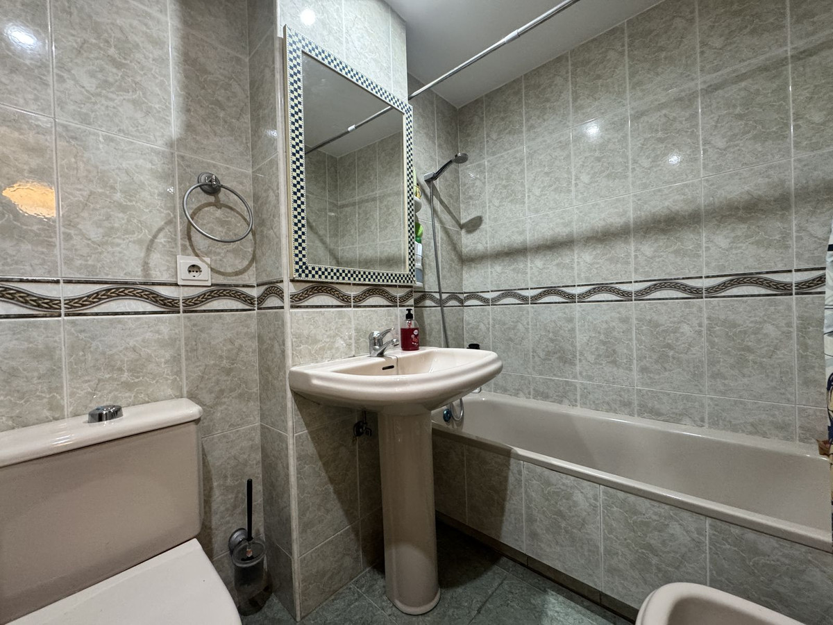 3 Bed Apartment for sale in Estepona Costa Del Sol, Málaga, Spain