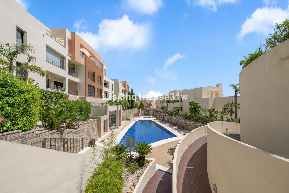 3 Bed Apartment for sale in Altos De Los Monteros Costa Del Sol, Málaga, Spain