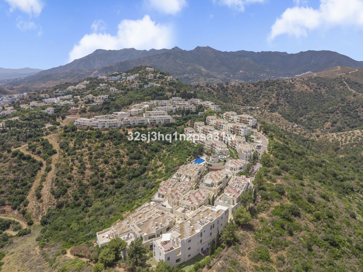 3 Bed Apartment for sale in Altos De Los Monteros Costa Del Sol, Málaga, Spain