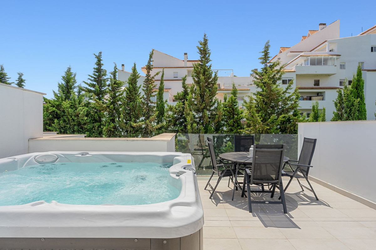 4 Bed Townhouse for sale in Estepona Costa Del Sol, Málaga, Spain
