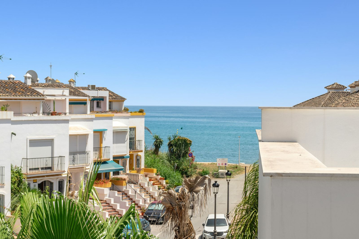 4 Bed Townhouse for sale in Estepona Costa Del Sol, Málaga, Spain