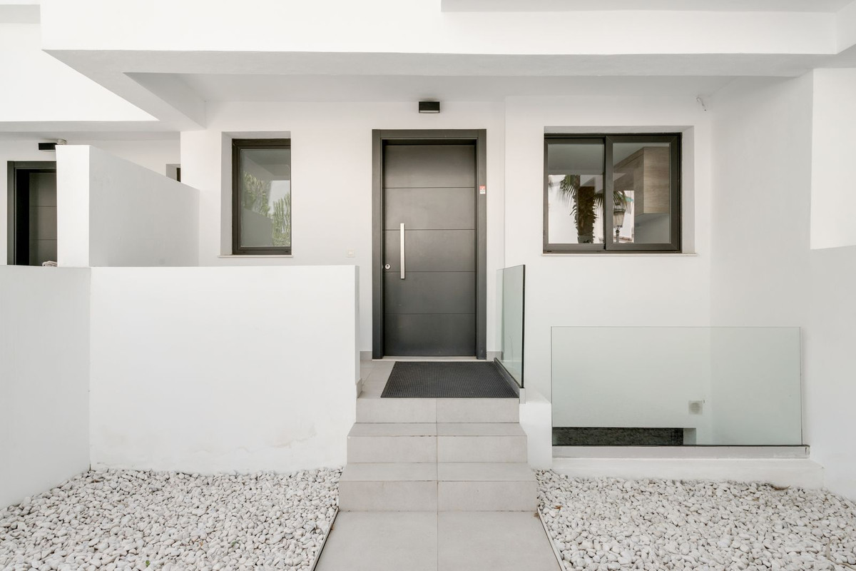 4 Bed Townhouse for sale in Estepona Costa Del Sol, Málaga, Spain