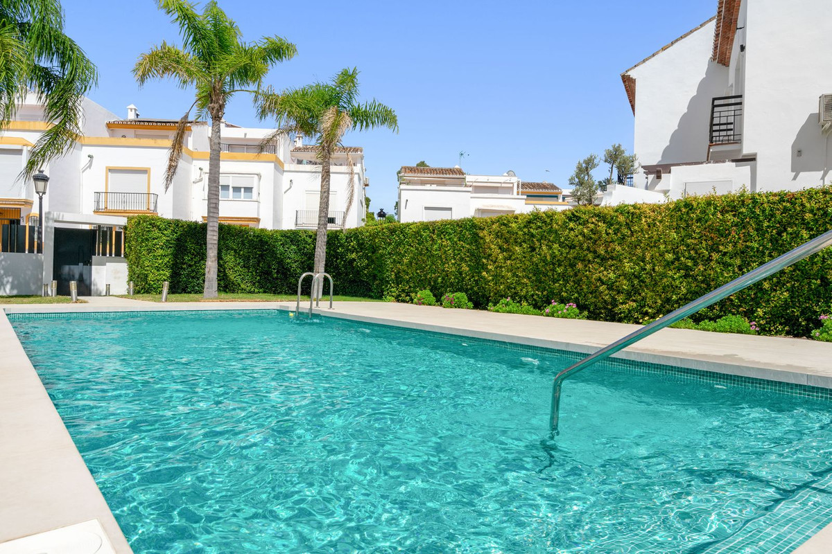 4 Bed Townhouse for sale in Estepona Costa Del Sol, Málaga, Spain
