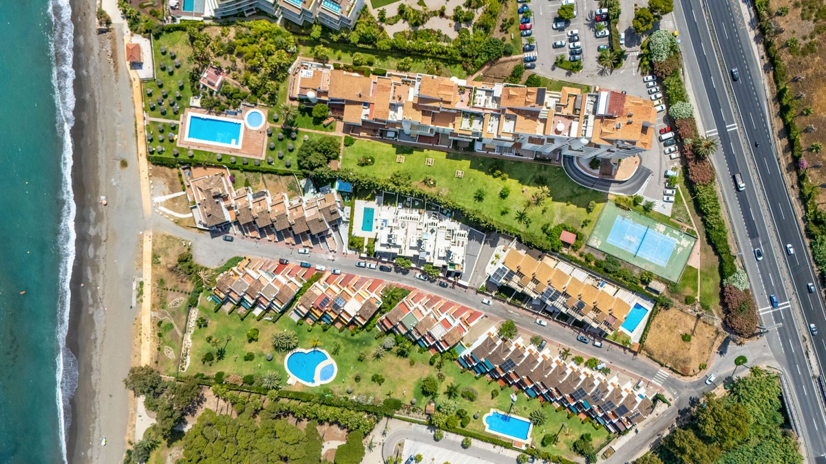 4 Bed Townhouse for sale in Estepona Costa Del Sol, Málaga, Spain